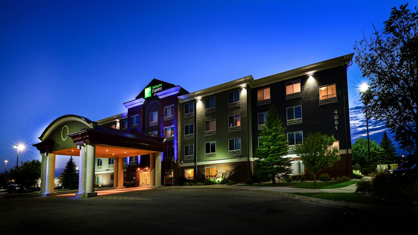 Holiday Inn Express Hotel & Suites - Visit Grand Forks